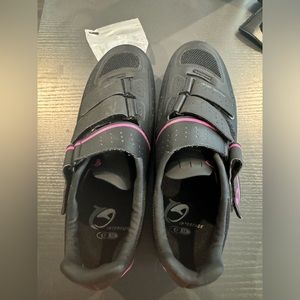 Pearl Izumi. SPD and delta clips compatible.